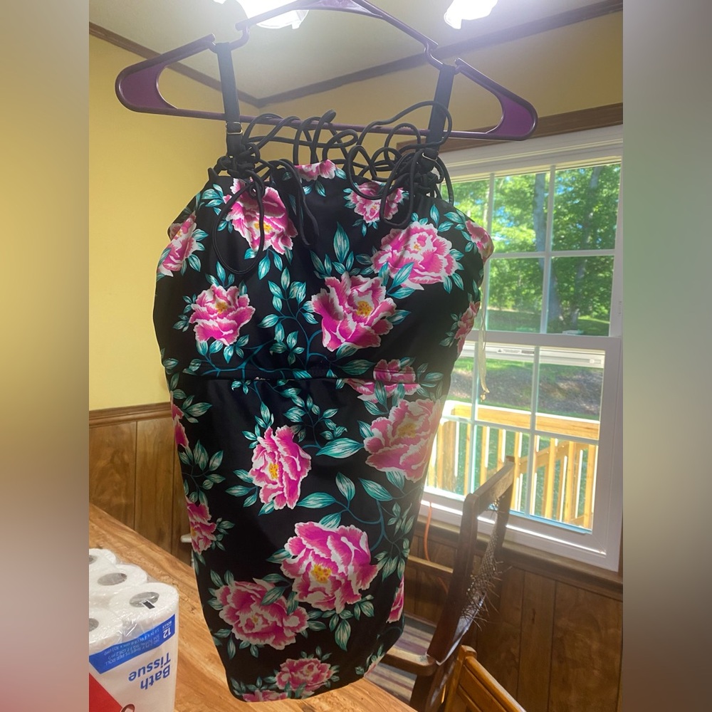 Women’s bathing suit